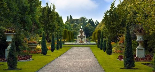 Inside Regent's Park gardens a highly qualified Chinese masseuse is available for massages