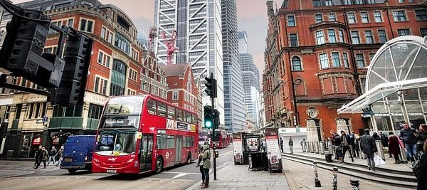 On Liverpool Street you will find a masseuse giving massages close to the The Railway Tavern