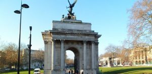 Next to the historical landmark that is the Marble Arch statue you can get an Asian massage with the Asian masseuse of your choice