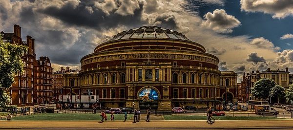 Outside the Royal Albert Hall one of our Asian massage professionals can meet you for a mind-blowing massage